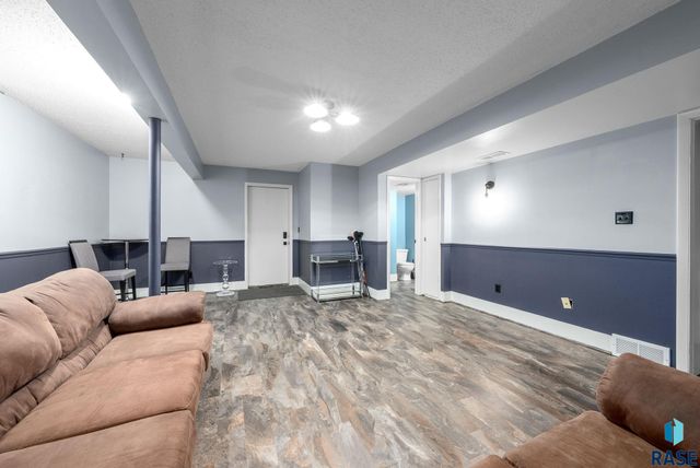 2312 S Phillips Ave Avenue, Sioux Falls, SD 57105