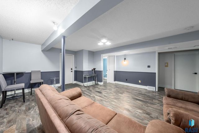 2312 S Phillips Ave Avenue, Sioux Falls, SD 57105