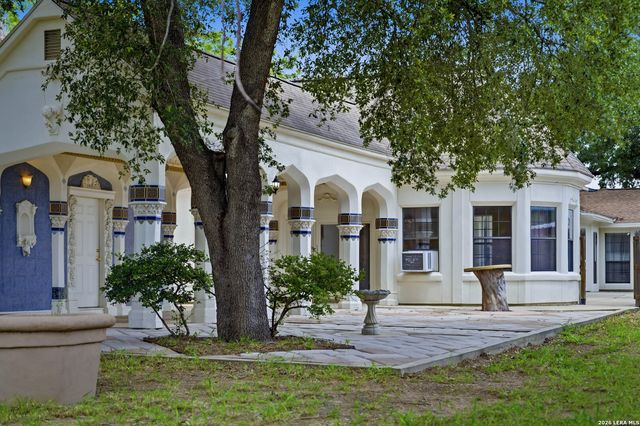 1221 ENCINO DR, Pleasanton, TX 78064