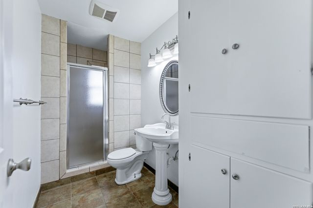 1221 ENCINO DR, Pleasanton, TX 78064