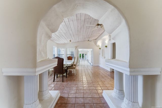 1221 ENCINO DR, Pleasanton, TX 78064