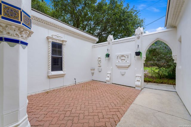 1221 ENCINO DR, Pleasanton, TX 78064