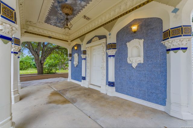 1221 ENCINO DR, Pleasanton, TX 78064