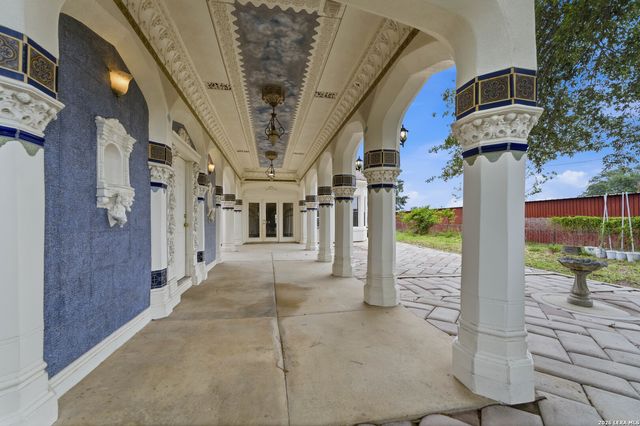1221 ENCINO DR, Pleasanton, TX 78064