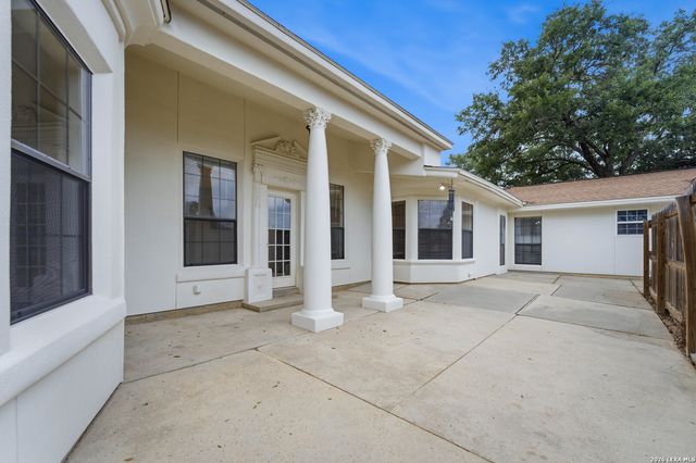 1221 ENCINO DR, Pleasanton, TX 78064