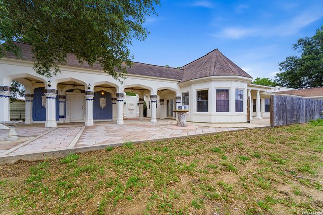 1221 ENCINO DR, Pleasanton, TX 78064