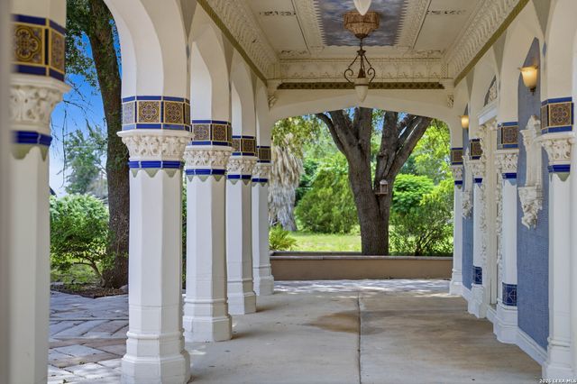 1221 ENCINO DR, Pleasanton, TX 78064