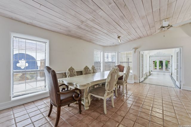 1221 ENCINO DR, Pleasanton, TX 78064