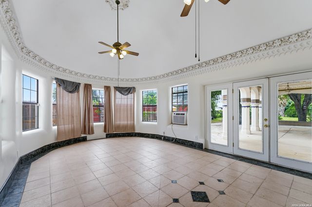 1221 ENCINO DR, Pleasanton, TX 78064