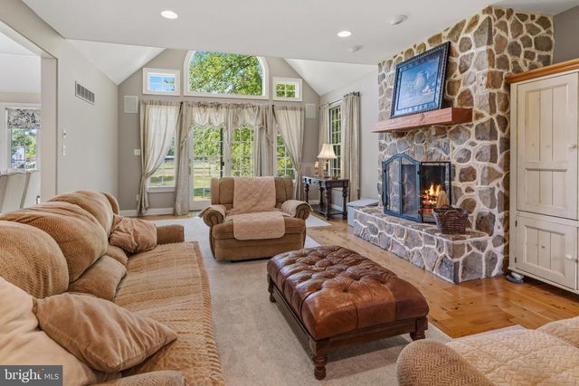 265 WALTER RD, Chalfont, PA 18914