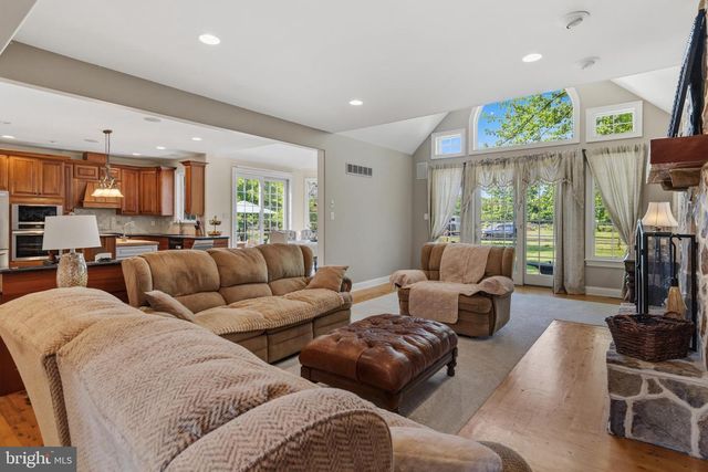 265 WALTER RD, Chalfont, PA 18914