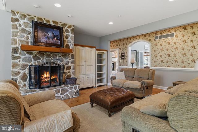 265 WALTER RD, Chalfont, PA 18914