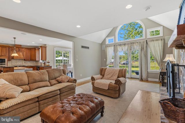 265 WALTER RD, Chalfont, PA 18914