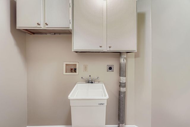 475 Lawson Ave Avenue W, Saint Paul, MN 55117