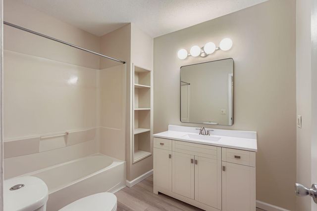 475 Lawson Ave Avenue W, Saint Paul, MN 55117