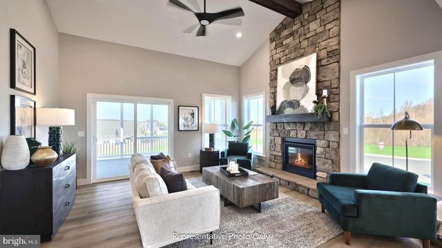 41 CANTERBURY LN, Annville, PA 17003