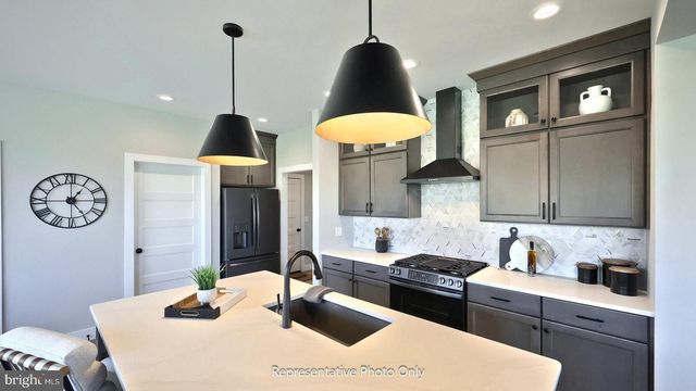 41 CANTERBURY LN, Annville, PA 17003