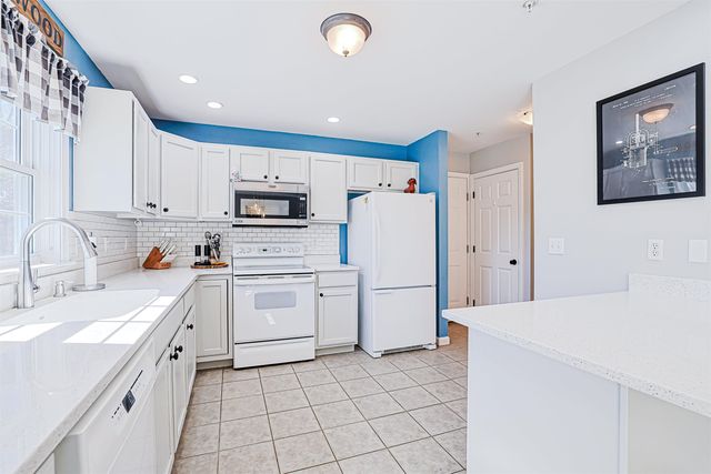 8 Windsor Lane, Brentwood, NH 03833