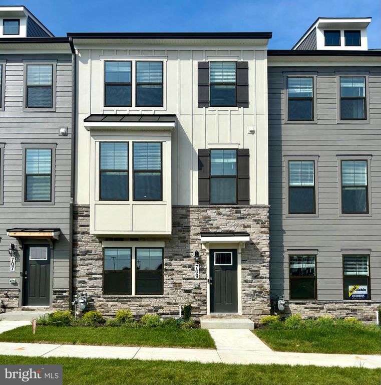 709 COMPASS WAY, Frederick, MD 21701