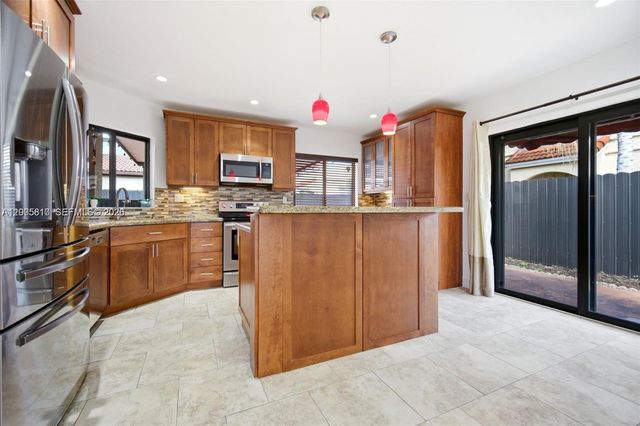 561 SW 87th Ct, Miami, FL 33174