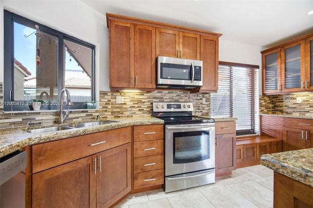 561 SW 87th Ct, Miami, FL 33174