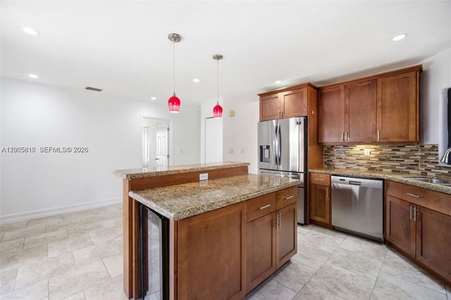 561 SW 87th Ct, Miami, FL 33174