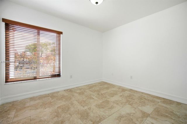 561 SW 87th Ct, Miami, FL 33174