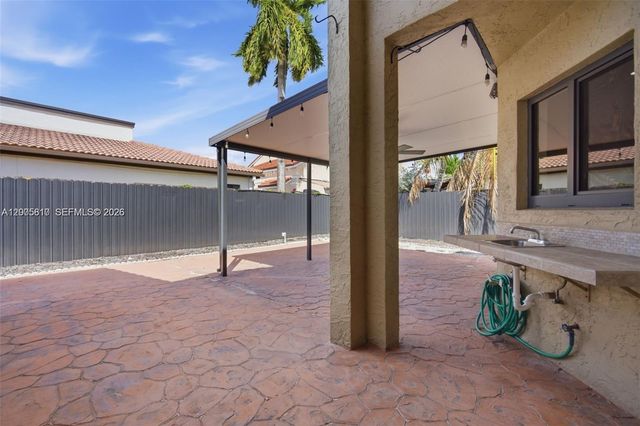 561 SW 87th Ct, Miami, FL 33174