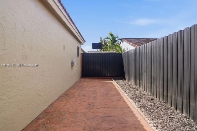 561 SW 87th Ct, Miami, FL 33174