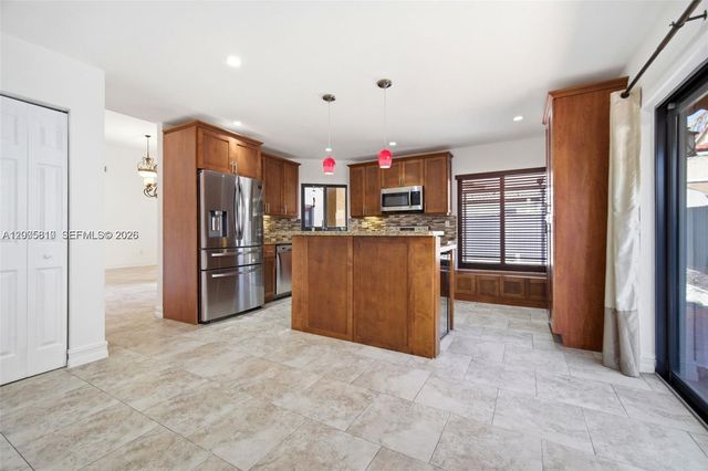 561 SW 87th Ct, Miami, FL 33174