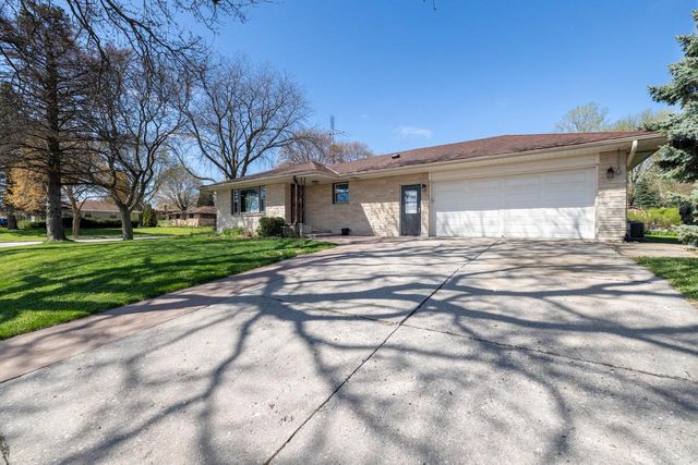 888 6th AVENUE, West Bend, WI 53095