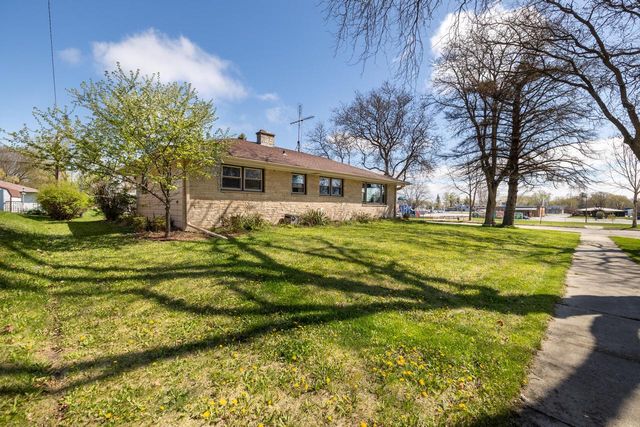 888 6th AVENUE, West Bend, WI 53095