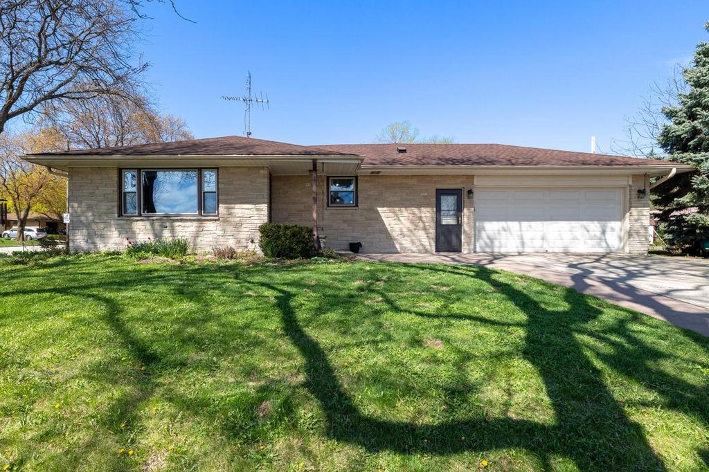888 6th AVENUE, West Bend, WI 53095