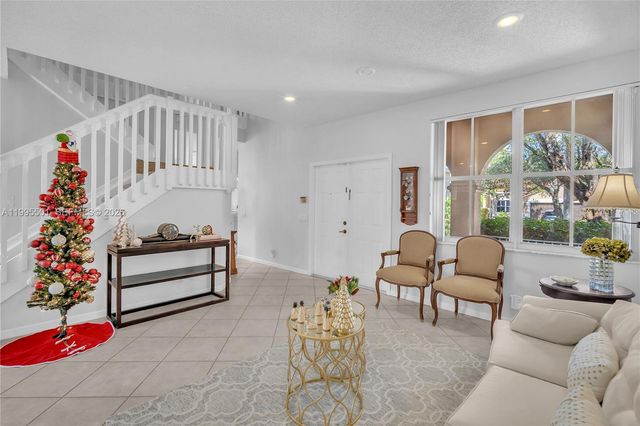 1058 Tupelo Way, Weston, FL 33327