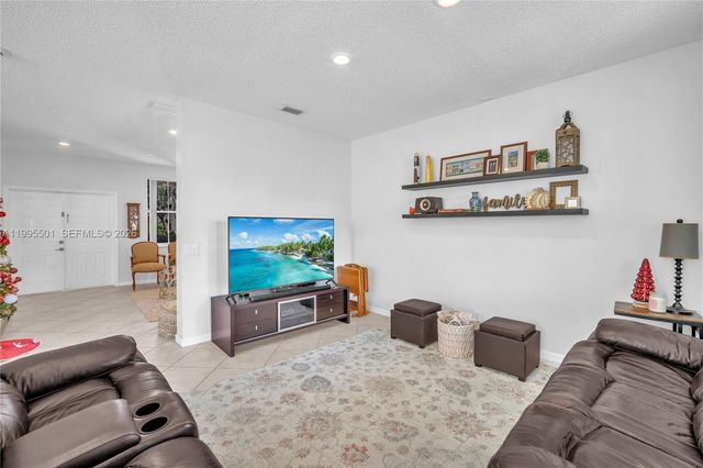 1058 Tupelo Way, Weston, FL 33327