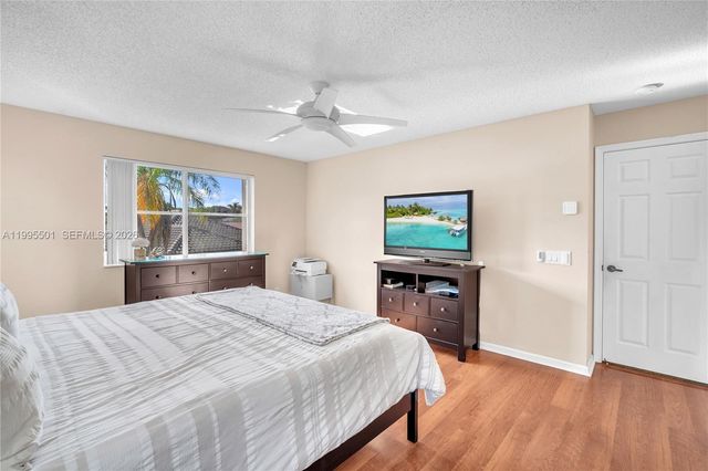 1058 Tupelo Way, Weston, FL 33327