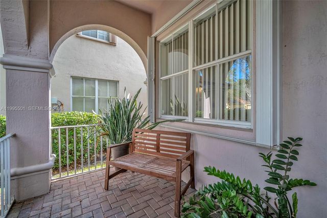 1058 Tupelo Way, Weston, FL 33327