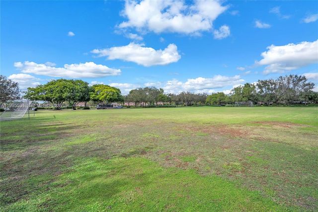 1058 Tupelo Way, Weston, FL 33327