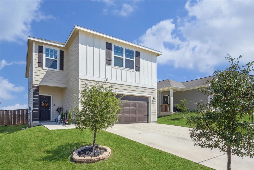 208 Night Riders WAY, Jarrell, TX 76537