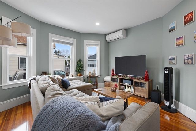 11 Richard St, Saugus, MA 01906