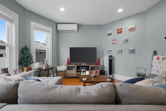 11 Richard St, Saugus, MA 01906