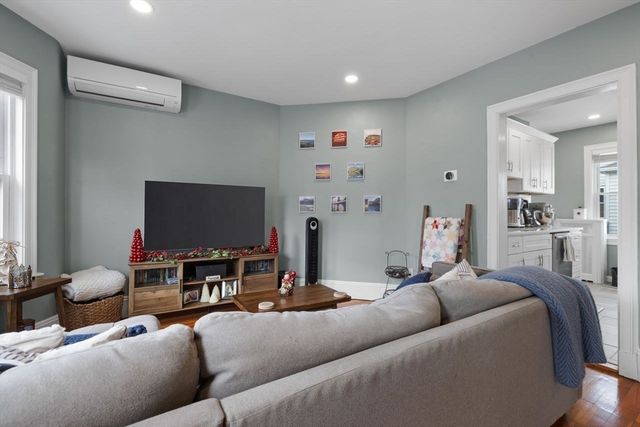 11 Richard St, Saugus, MA 01906