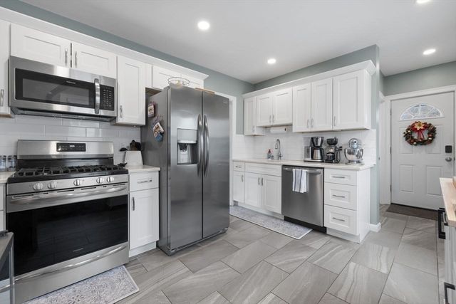 11 Richard St, Saugus, MA 01906