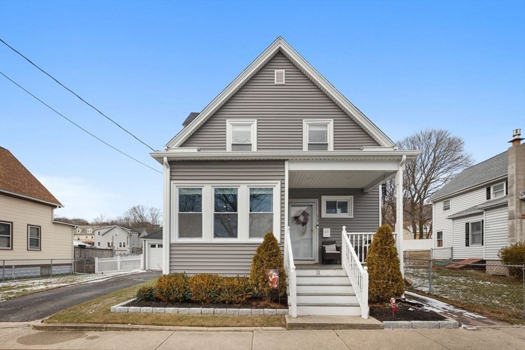 11 Richard St, Saugus, MA 01906