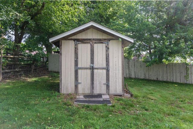 142 Emmet Dr, Chippewa Twp, PA 15010