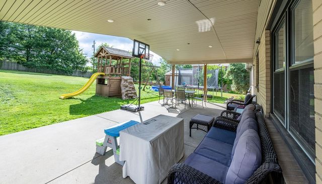 142 Emmet Dr, Chippewa Twp, PA 15010