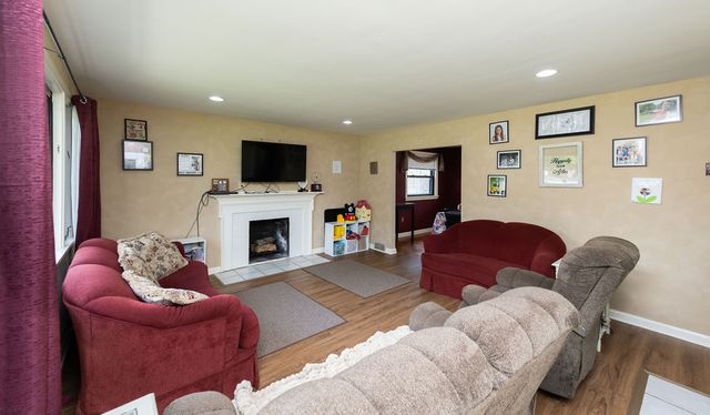 142 Emmet Dr, Chippewa Twp, PA 15010