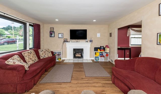 142 Emmet Dr, Chippewa Twp, PA 15010