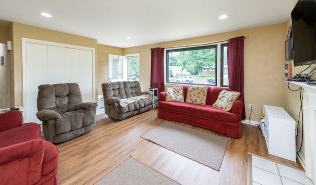 142 Emmet Dr, Chippewa Twp, PA 15010