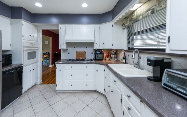 142 Emmet Dr, Chippewa Twp, PA 15010